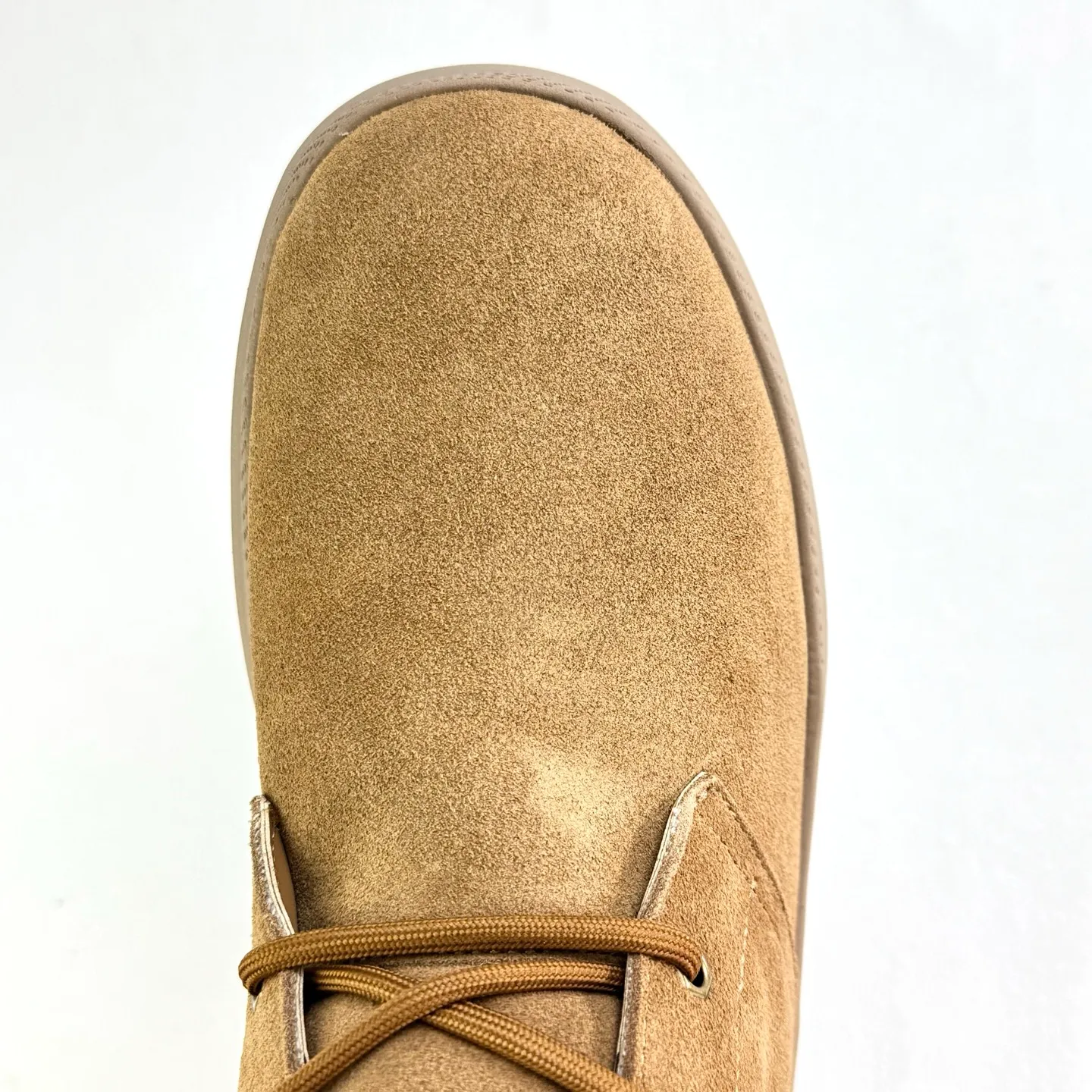 💰640 UGG 1773 Classic autumn and winter sheepskin and fur integrated snow boots. All shoes are made of ZP same factory. Longfeng A-grade Australian imported sheepskin and fur integrated brand OEM production line. Fully follow the ZP process. OEM original pattern maker. Adhering to the principle of no original shoes and no development selection. Pay attention to every detail. The most authentic TREADLITE "light wing" technology outsole on the market. Lightweight/durable/flexible/pile type [solemn after-sales commitment] If there are major quality problems such as degumming/broken bottom within one month, we will directly replace it with a new one for you! Size: 40 41 42 43 44